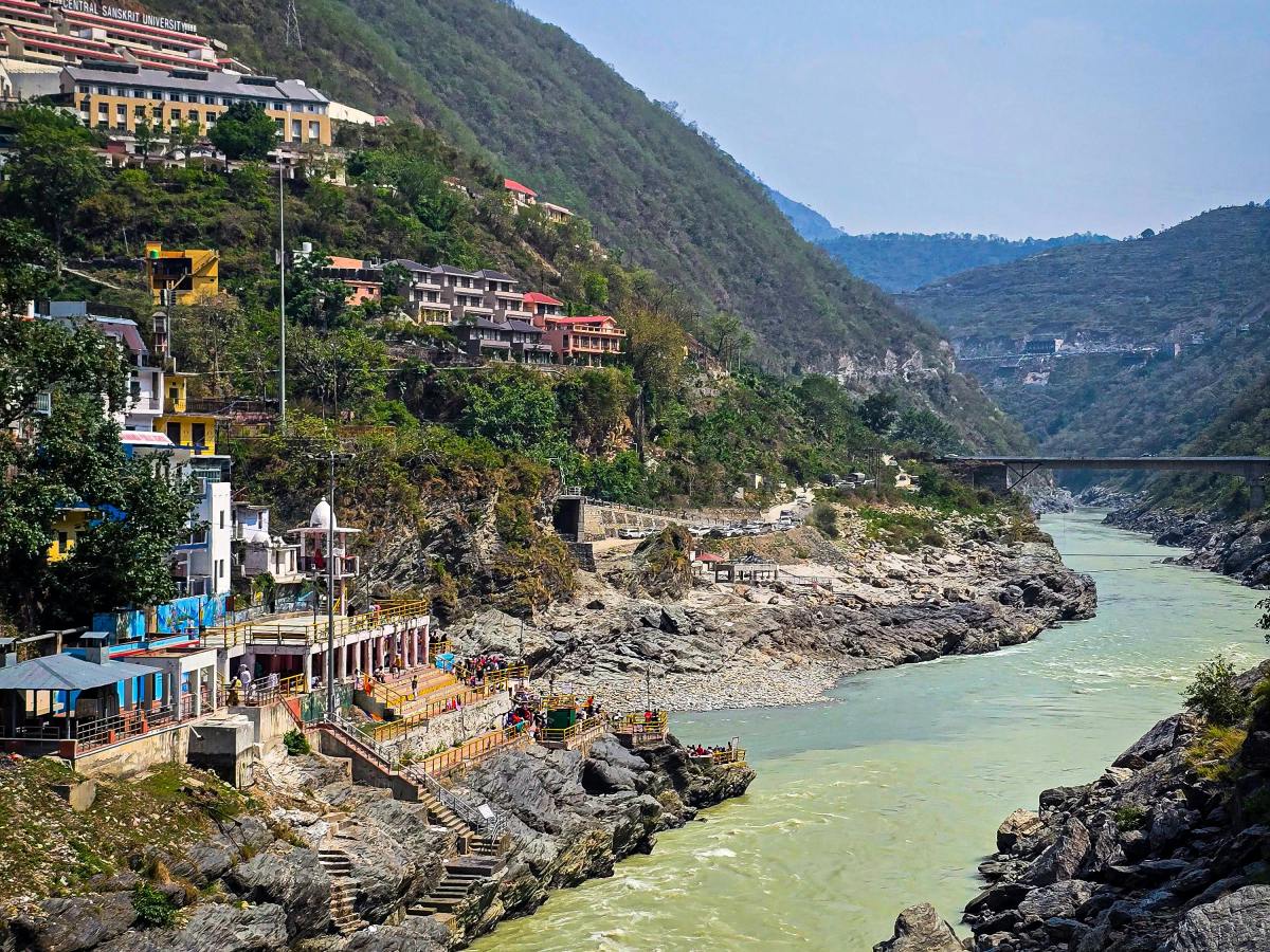 नन्ही सी नादान